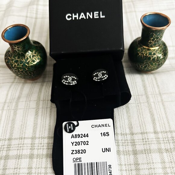 Chanel Earrings - Picture 1 of 4